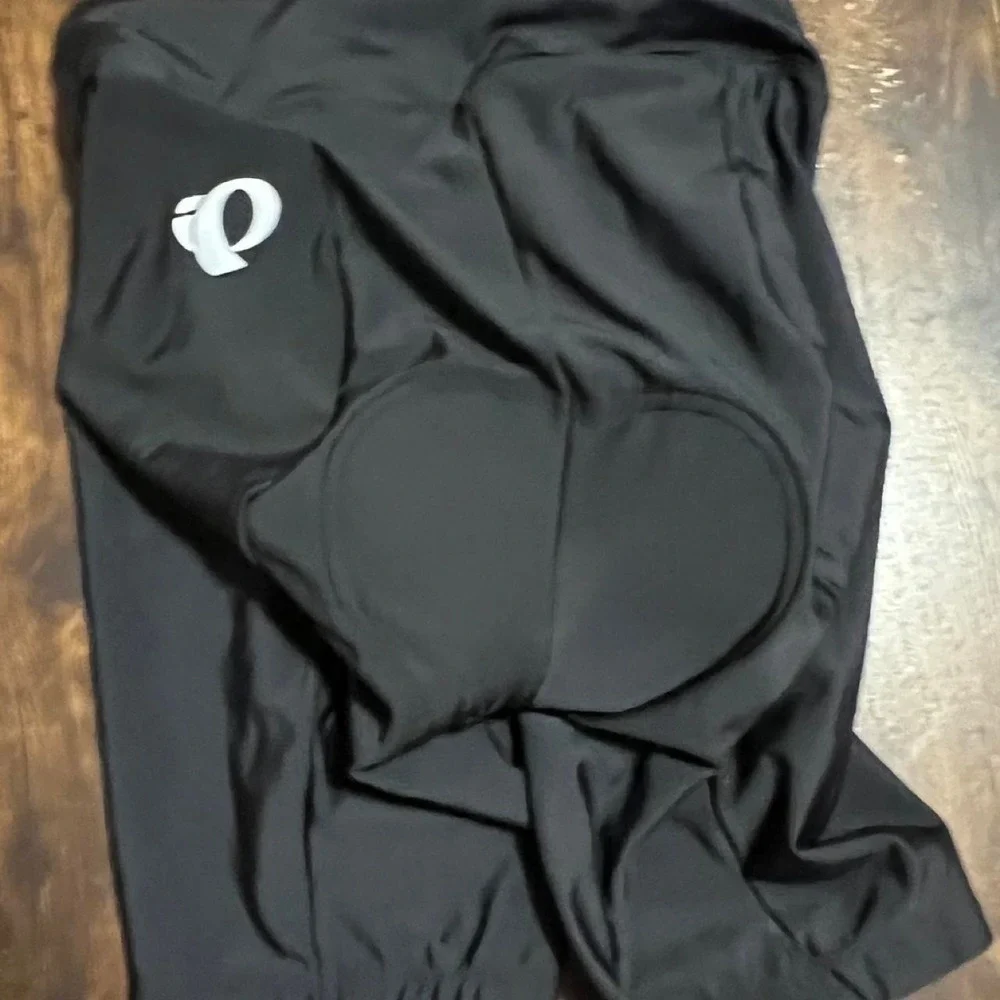 Black Pearl Izumi cycling shorts with blue gel pad 430.5